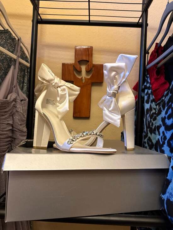 Oleg Cassini Shoes - Oleg Cassini Melania Ivory Satin Jeweled Bow Ankle Strap Heels Size 8.5